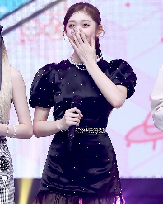 leeseo pics tweet media
