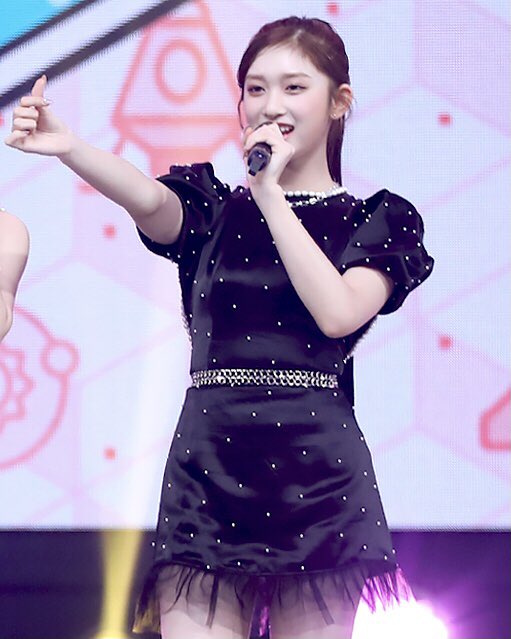 leeseo pics tweet media