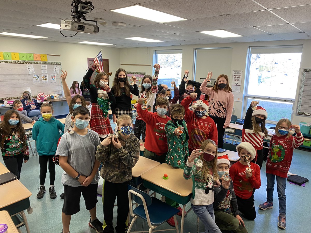 MrsKeady's tweet photo. We had ourselves an ornament making, stocking opening, movie watching, popcorn eating kind of day! Happy holidays from room 6! #wbwildcats https://t.co/QMvqfH0C3I