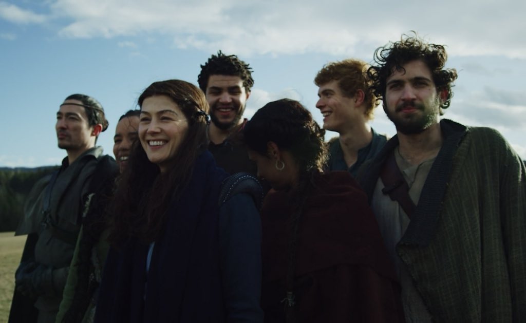 rosamundpikelet's tweet photo. I love this cast, I mean family 
#TheWheelOfTime #WoTFinale https://t.co/parX5DUIny