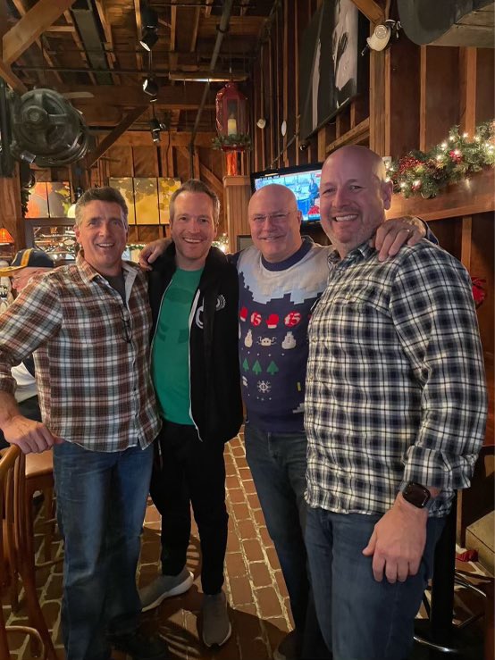 TuscaroraMill's tweet photo. It’s almost Christmas! Tag us with your Tuskie’s 🎄holiday🎄 cheer! 

Tuskie’s gift cards make a great last minute gift 🎁!

👉 Click the link to purchase a Gift Card: https://t.co/10xHWVsmIL

See our menu or make a reservation: https://t.co/6TpngcvasF https://t.co/HTm4sIshrr