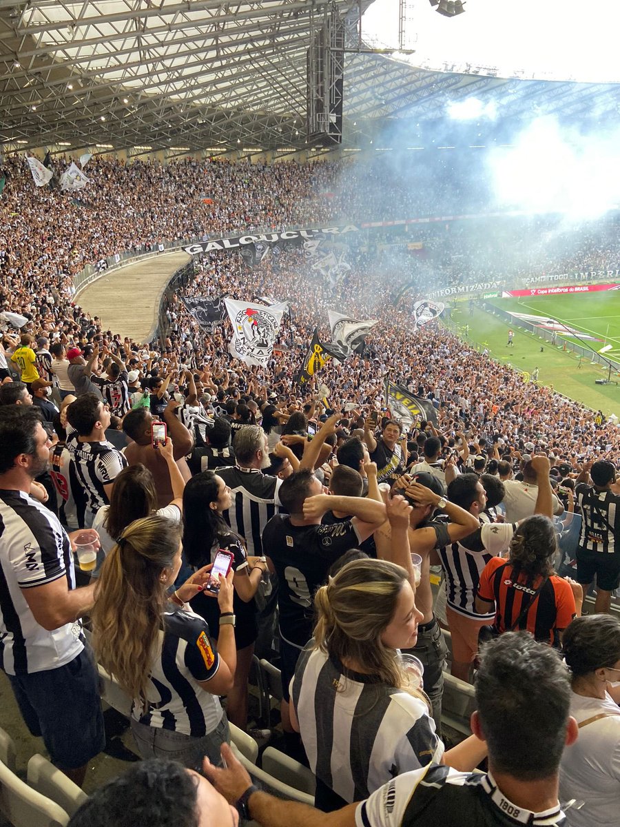 MarceloCotinha2's tweet photo. Essas fotos q minha esposa tirou na final ficou top https://t.co/XcwxpUksjq