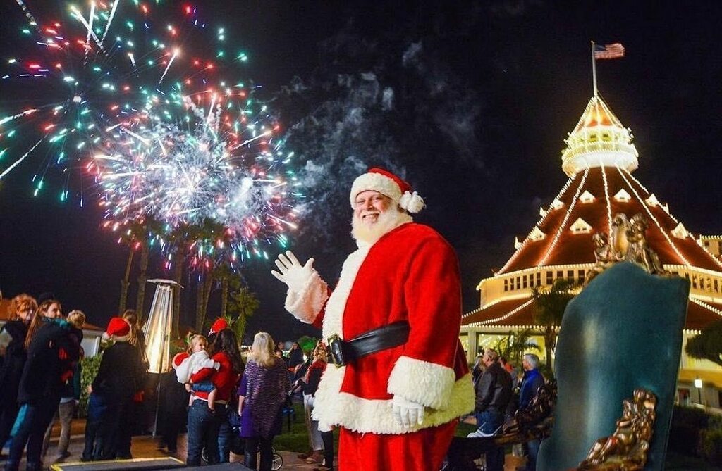 Celebrating San Diego style 🎅🏼🏝
↯
We love going to Coronado to celebrate the festivities. Here’s a great shot by <a href="/delcoronado/">Hotel del Coronado</a>!
↯
Want your photo featured? Simply follow us <a href="/SanDiegoPhotos/">San Diego Photos</a> and tag your San Diego Photos with #MySDPhoto!
#SanDiego #MySD… instagr.am/p/CX2Ob09FYhU/
