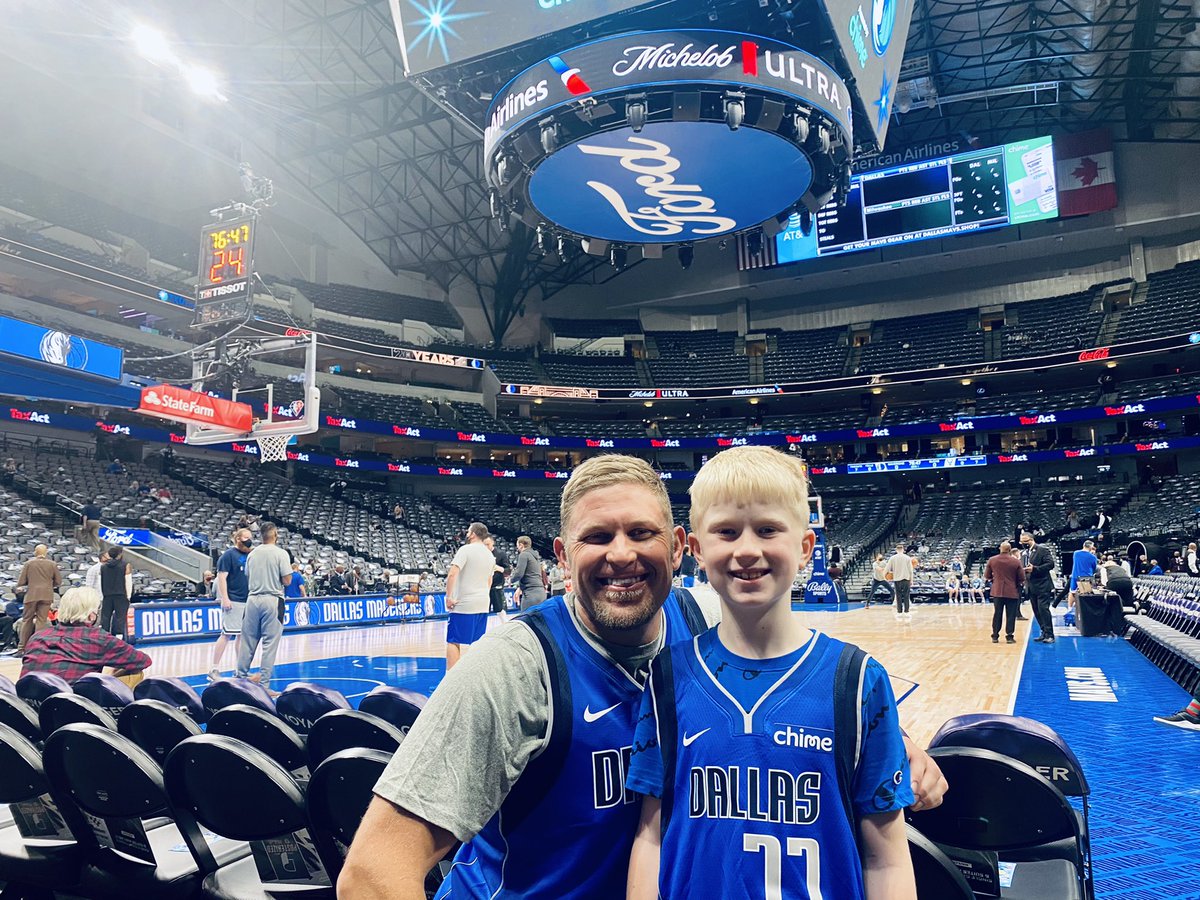 RobHefley1's tweet photo. @mcuban thanks for a great game experience for my son! https://t.co/5hjlVlIDuf