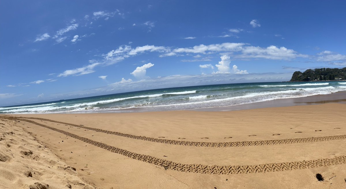 dailyju5tin's tweet photo. What do we call these clouds? #cumulus ? and the little fish #memoryblank what are they called again ? https://t.co/FH5Q6CzYzS
