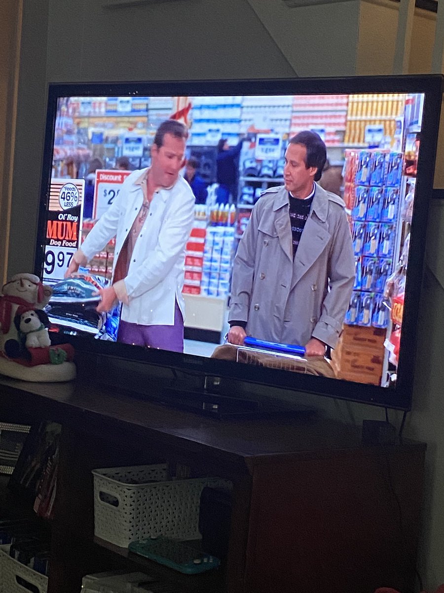 sumcg13's tweet photo. What ever happened to the trench coat? #XmasVaca89 https://t.co/XXx7gc7IVG