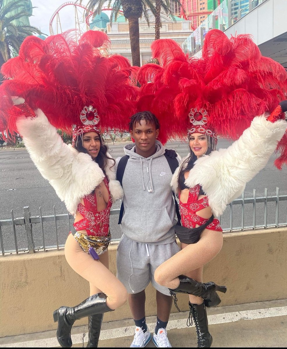 What happens in Vegas,  stays in Vegas!! You only turn 18 once!! 

<a href="/isobrucee/">Bruce_Davis6</a> <a href="/0fficalFogle/">Official_Fogle</a> Shhhhh!🦁💚💪🏽