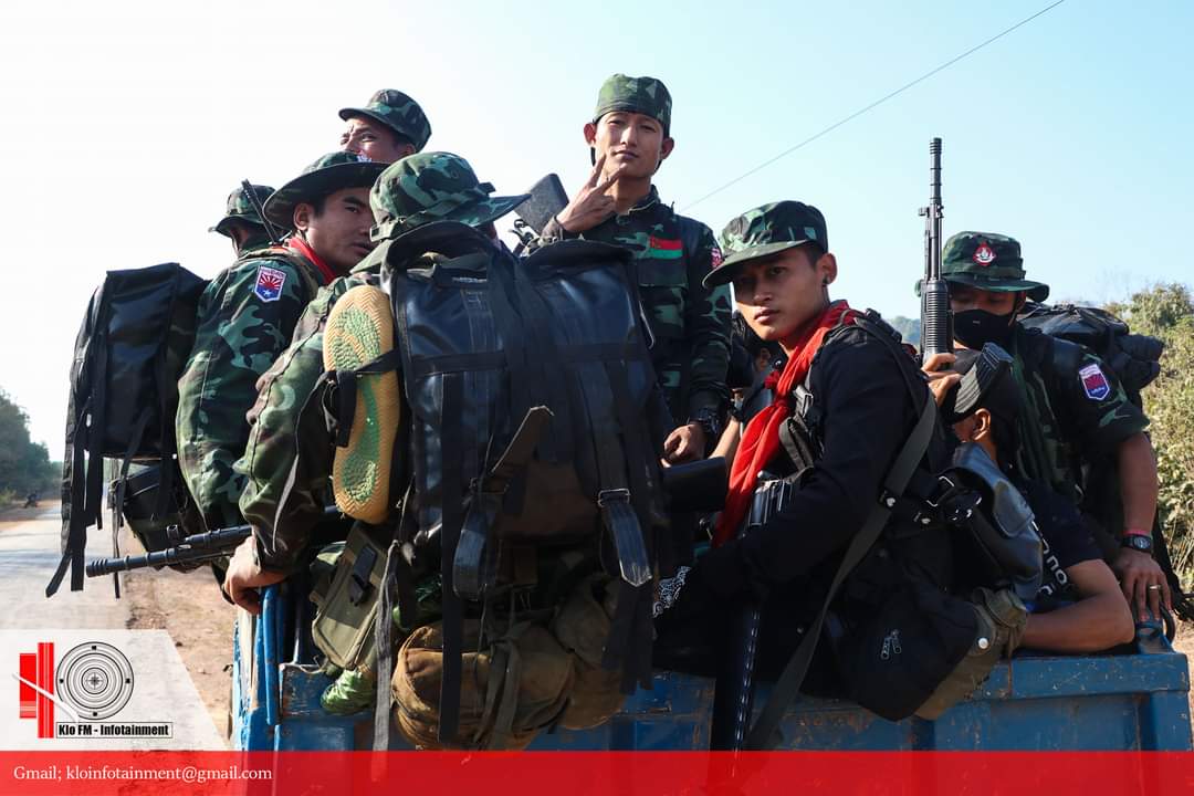RvlBurma2's tweet photo. Thread: #BGF allegedly killed a 17-year-old local man from #Mae_Kanaung village in @knuhq-Mutaw (Hpapun) district, with a pistol and a hand grenade strapped to his waist after he was killed by BGF. BGF threatened his parents that he was a KNU soldier. 

#WhatsHappeningInMyanmar https://t.co/lRuVoXOBSu