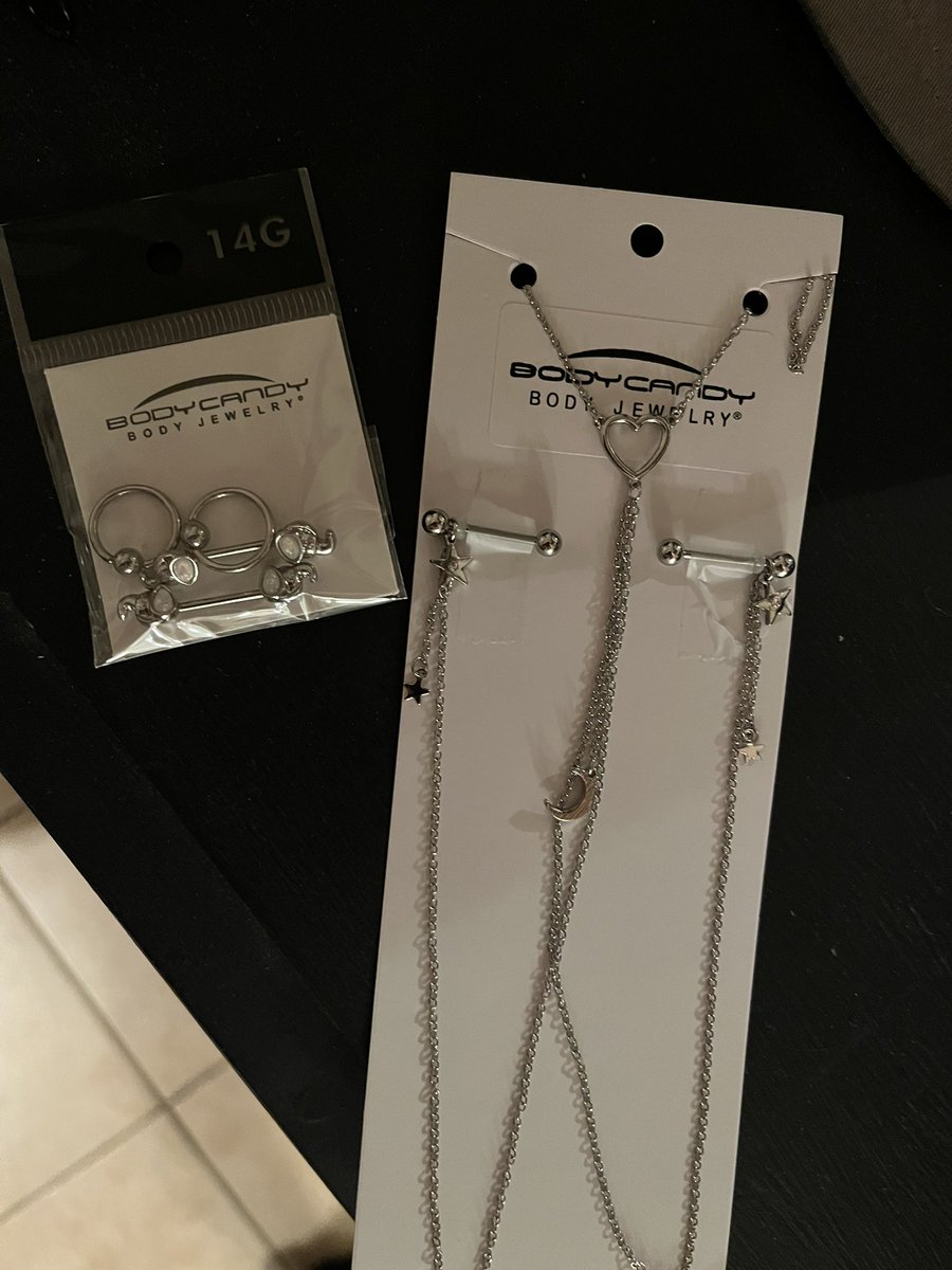3rdtimeisssasuz's tweet photo. @rowseeeohh is a real one with this jewelry. I’m obsessed. 🥵😍 https://t.co/tzzIGZhd5C