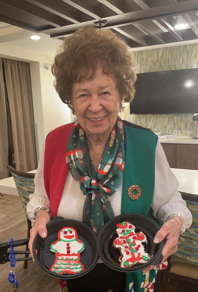 MorrisonLiving's tweet photo. Making memories and smiles bright is where our teams excel! 🍪 ⛄ 🎄

Food is at the heart of what we do and at the core of each community's culture. Through #partnership, our #dining teams work together with community operators to shape moments to be remembered by residents. https://t.co/hyhwwsLFO7