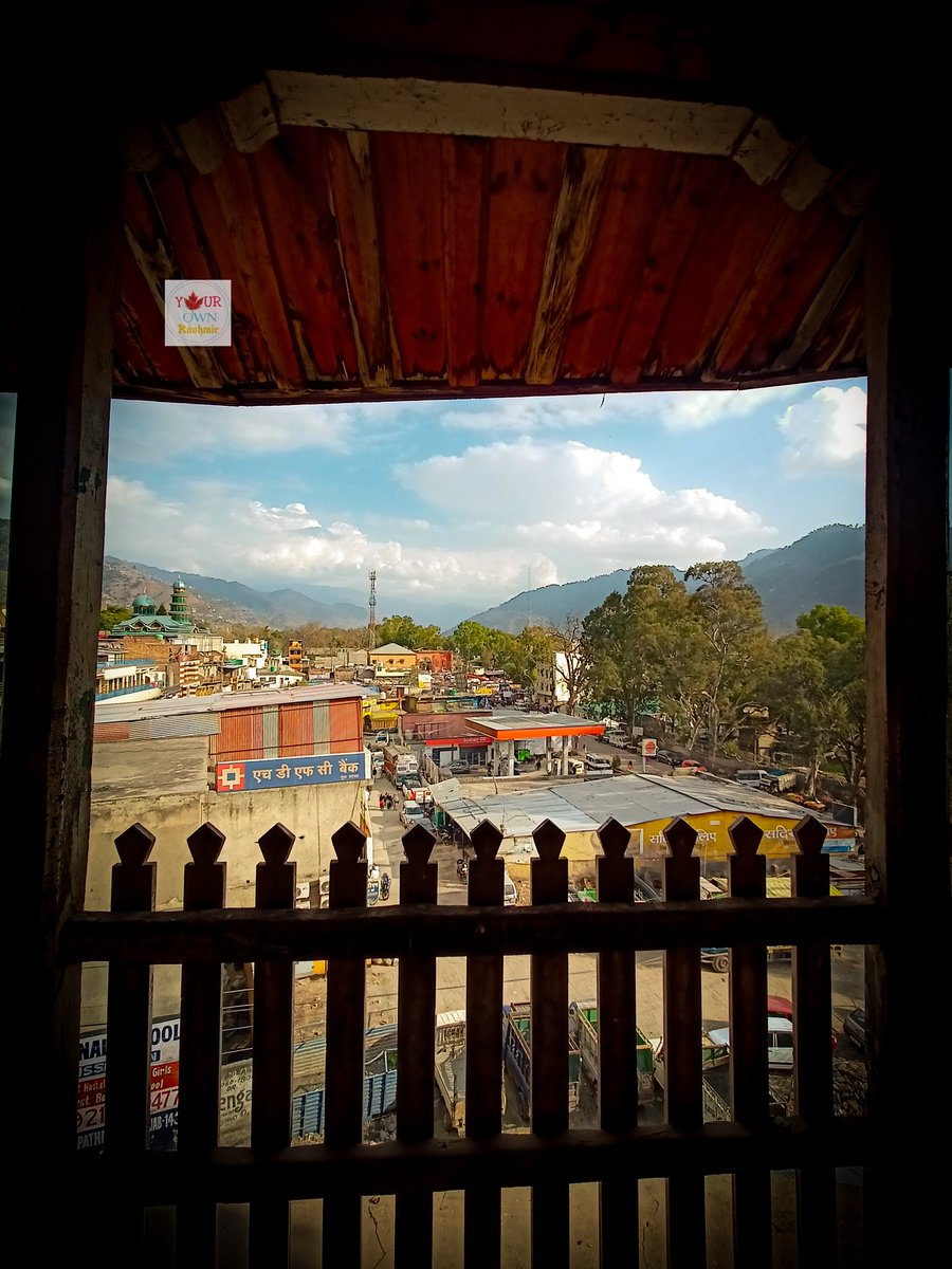 KashmirOwn's tweet photo. Historical
The Poonch fort or Qilla as it is locally known is surrounded by a dry ditch on its northern side and is protected by 35 ft high masonry rampart wall. The fort is flanked by the main road on the southern side and a smaller approach road on its eastern side
@KashmirOwn https://t.co/SpBGdfywSJ