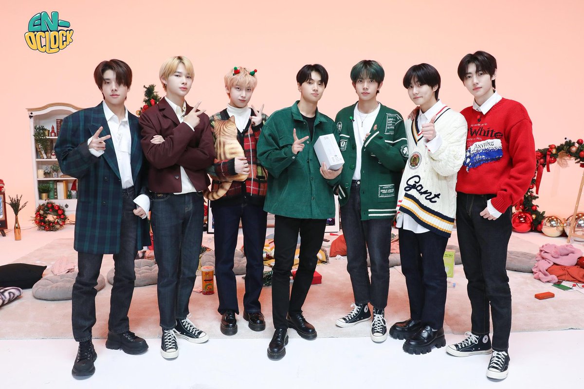 ENHYPENUPDATEID's tweet photo. [EN-O'CLOCK] 211224

#EN_OCLOCK_EP21 Behind Photos 📸🎁

(1/9)

#ENHYPEN #엔하이픈 #エンハイプン
@ENHYPEN @ENHYPEN_members https://t.co/30GwJKgpJA