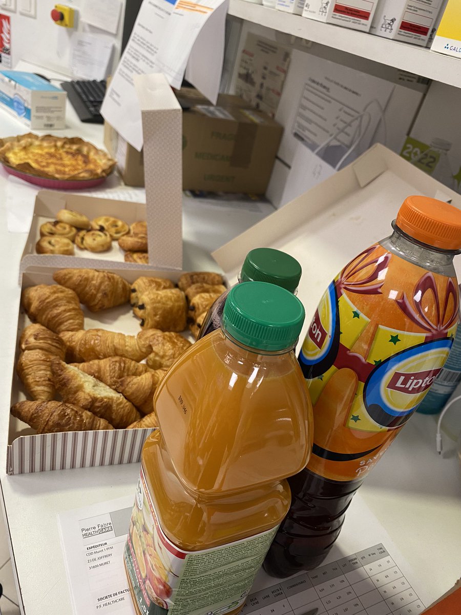 GarciasKaty's tweet photo. Petit dej à la pharma @LnpPezenas pour donner des forces pour cette journée de folie… on va battre des records de tests, c’est certain #TAG #PharmaSpeed https://t.co/DVGiNxowTC