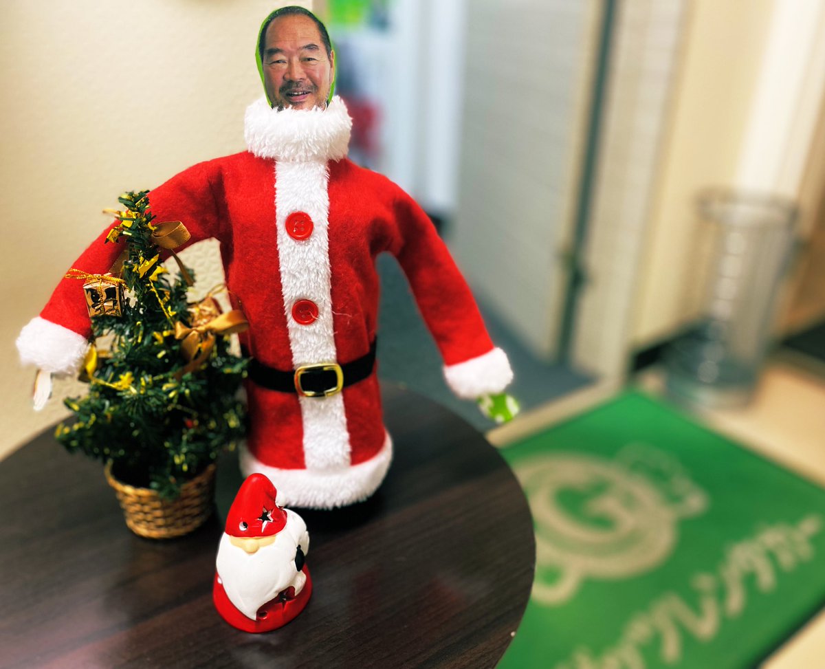 Guts_Sapporo's tweet photo. お疲れ様です🎄クリスマスイヴ✨ガッツもサンタでお迎えです🎅札幌完全なホワイトクリスマス、寒さで空気も澄んでいてイルミネーションが綺麗です✨皆さんも楽しいクリスマスをお過ごし下さい❣#ガッツレンタカー札幌中央 #北海道観光 #イルミネーション #企業公式がお疲れ様を言い合う #札幌Twitter会 https://t.co/EKYEKyAwFO