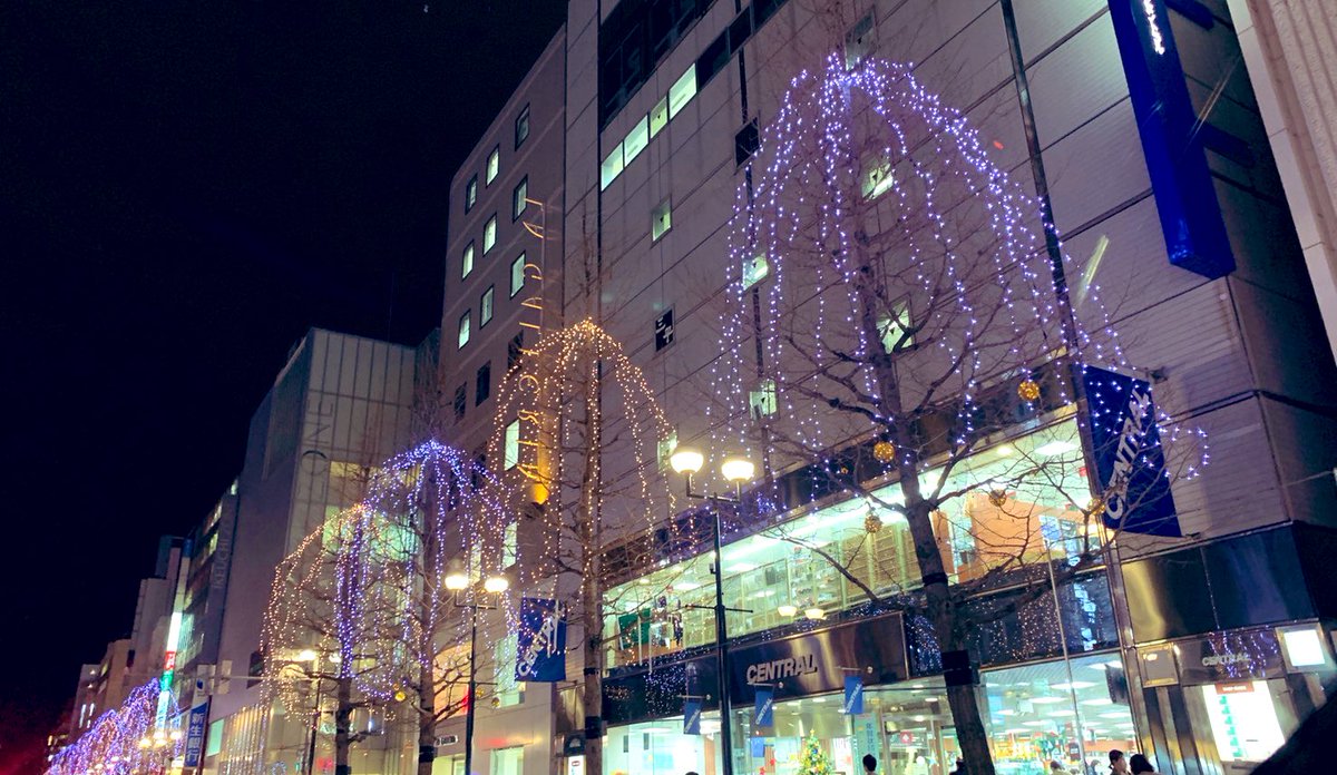 Guts_Sapporo's tweet photo. お疲れ様です🎄クリスマスイヴ✨ガッツもサンタでお迎えです🎅札幌完全なホワイトクリスマス、寒さで空気も澄んでいてイルミネーションが綺麗です✨皆さんも楽しいクリスマスをお過ごし下さい❣#ガッツレンタカー札幌中央 #北海道観光 #イルミネーション #企業公式がお疲れ様を言い合う #札幌Twitter会 https://t.co/EKYEKyAwFO