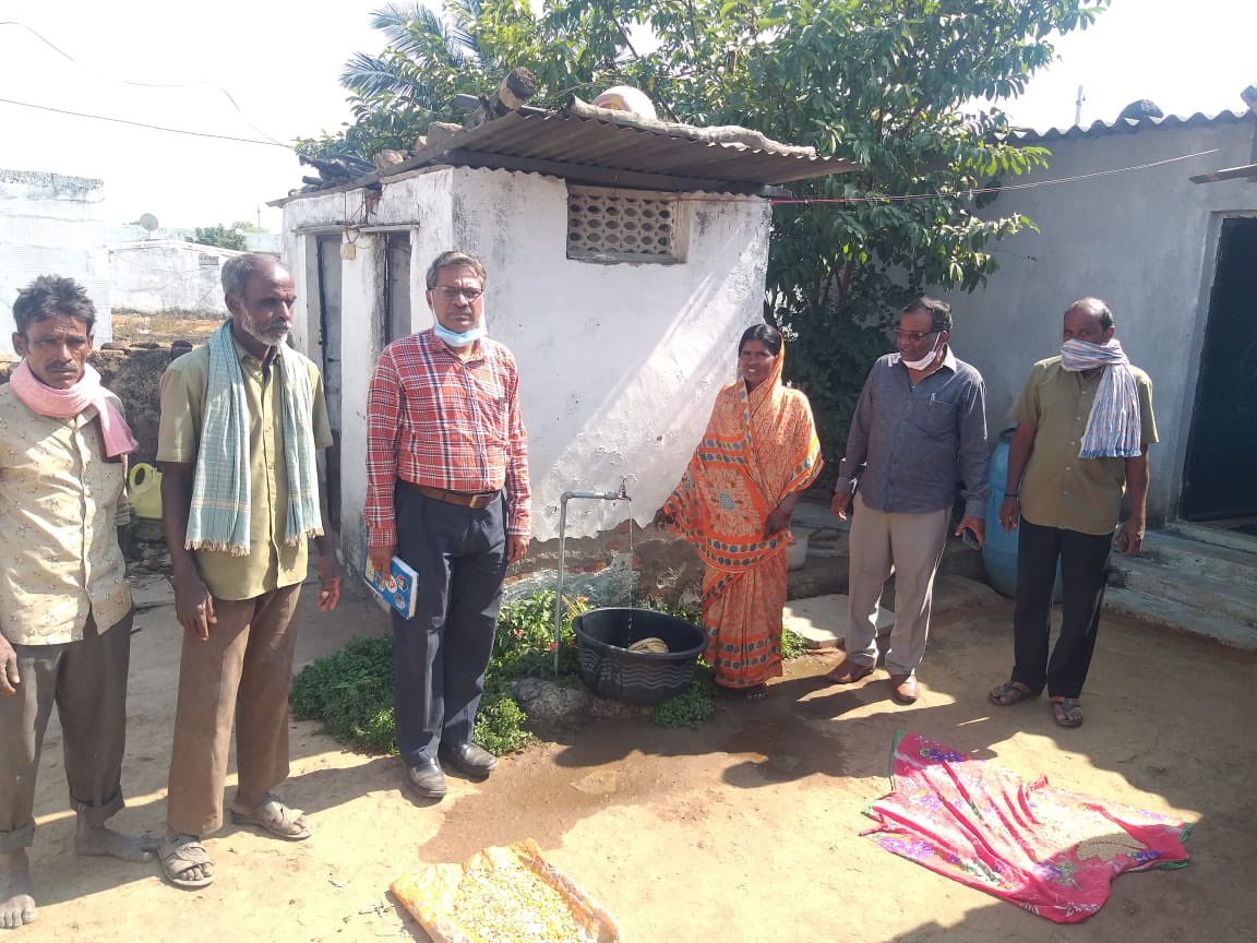 mb_telangana's tweet photo. Deputy Executive Engineers inspected and created Awareness on consumption of #MissionBhagiratha water in villages at Budhavarampet of Ramagiri(M) 
Thummalapally &amp; Ullampally villages of Vangoor(M)
At Medipallykalan of Pudur(M) as a part of Ph-III 
@SmitaSabharwal @DayakarRao2019 https://t.co/Bc1jvSJUGI