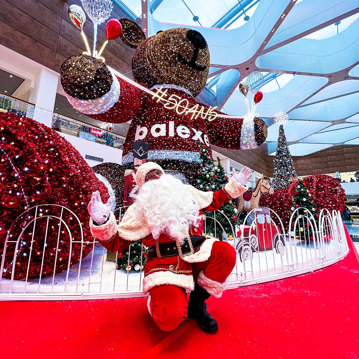 Le Père Noël 🎅 ainsi que toutes les équipes de Balexert vous souhaitent de très joyeuses fêtes de fin d'année 🎄
Merci pour votre fidélité, vos encouragements et votre soutien 🙏❤️

#JoyeusesFetes #JoyeuxNoel #Voeux #Merci #PereNoel