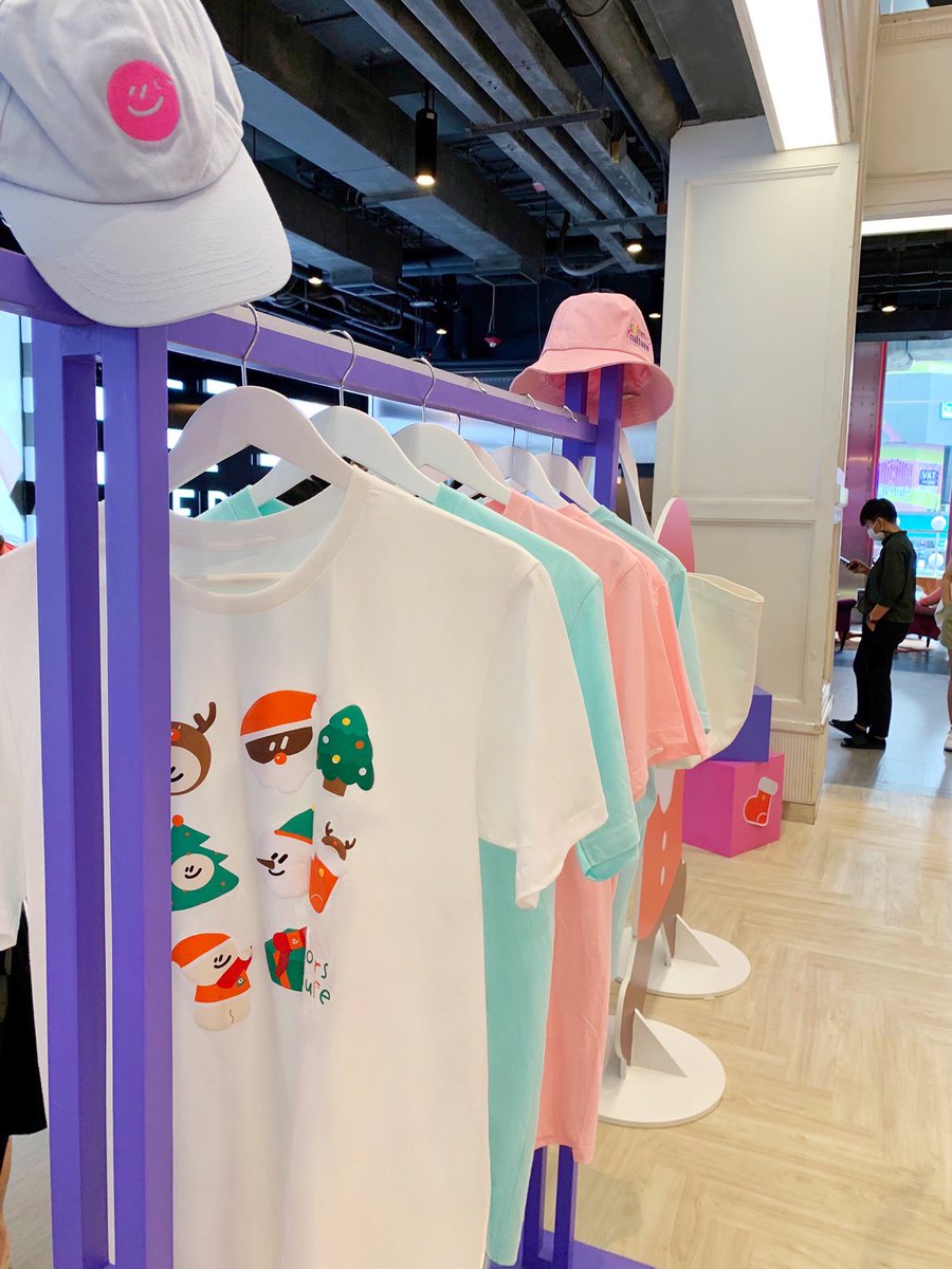 culture_colors's tweet photo. #วันสุดท้าย‼️ สำหรับครั้งแรกของ Pop-Up store @siamcenter Atrium 2, G floor. มีมุมถ่ายรูปเก๋ๆในช่วง Christmas Eve นี้ และอย่าลืมแวะมาสร้างความทรงจำกับ CC กันเยอะๆน้าค้าาา
#colorsculturebyPPKRITT
#colorsculture
#PPKritt
#CC1stPopUpStore https://t.co/CbieodO6Tt