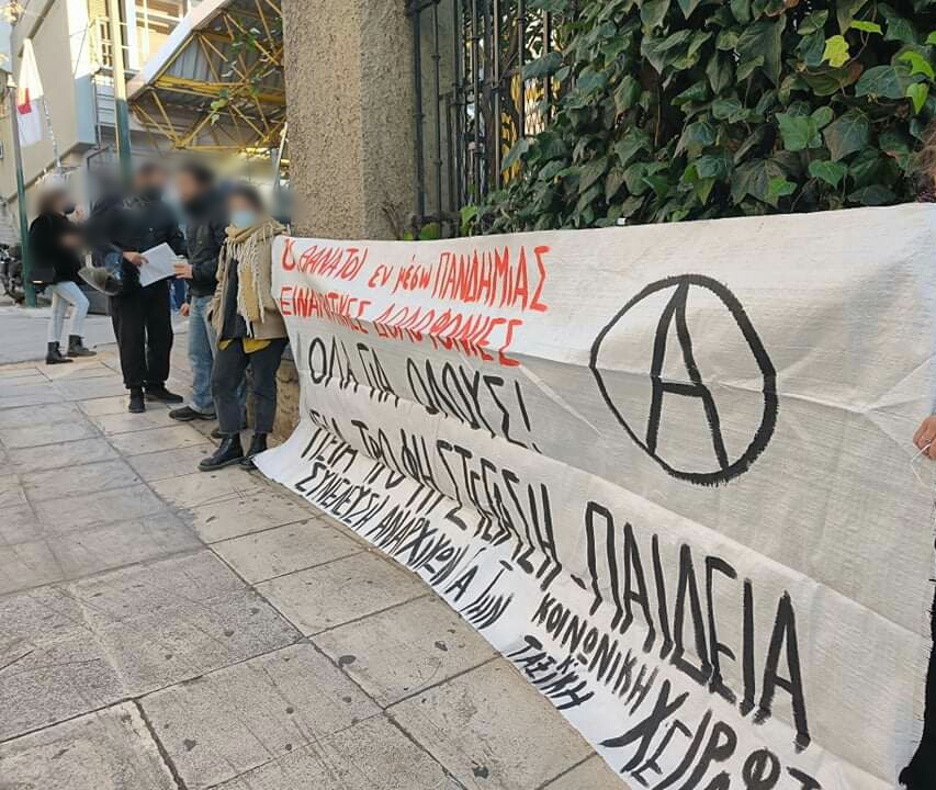 saktx's tweet photo. Παρέμβαση έξω από το νοσοκομείο Ευαγγελισμός με ανάρτηση πανό και μοίρασμα κειμένων.
Απέναντι στη δολοφονική διαχείριση της πανδημίας από το κράτος και τα αφεντικά
ΟΛΑ ΓΙΑ ΟΛΟΥΣ ! 
ΥΓΕΙΑ - ΤΡΟΦΗ - ΣΤΕΓΑΣΗ - ΠΑΙΔΕΙΑ
#antireport #Πανδημια #κορωνοιος 
https://t.co/fQpnrAUmKm https://t.co/2YGxpXfKnT