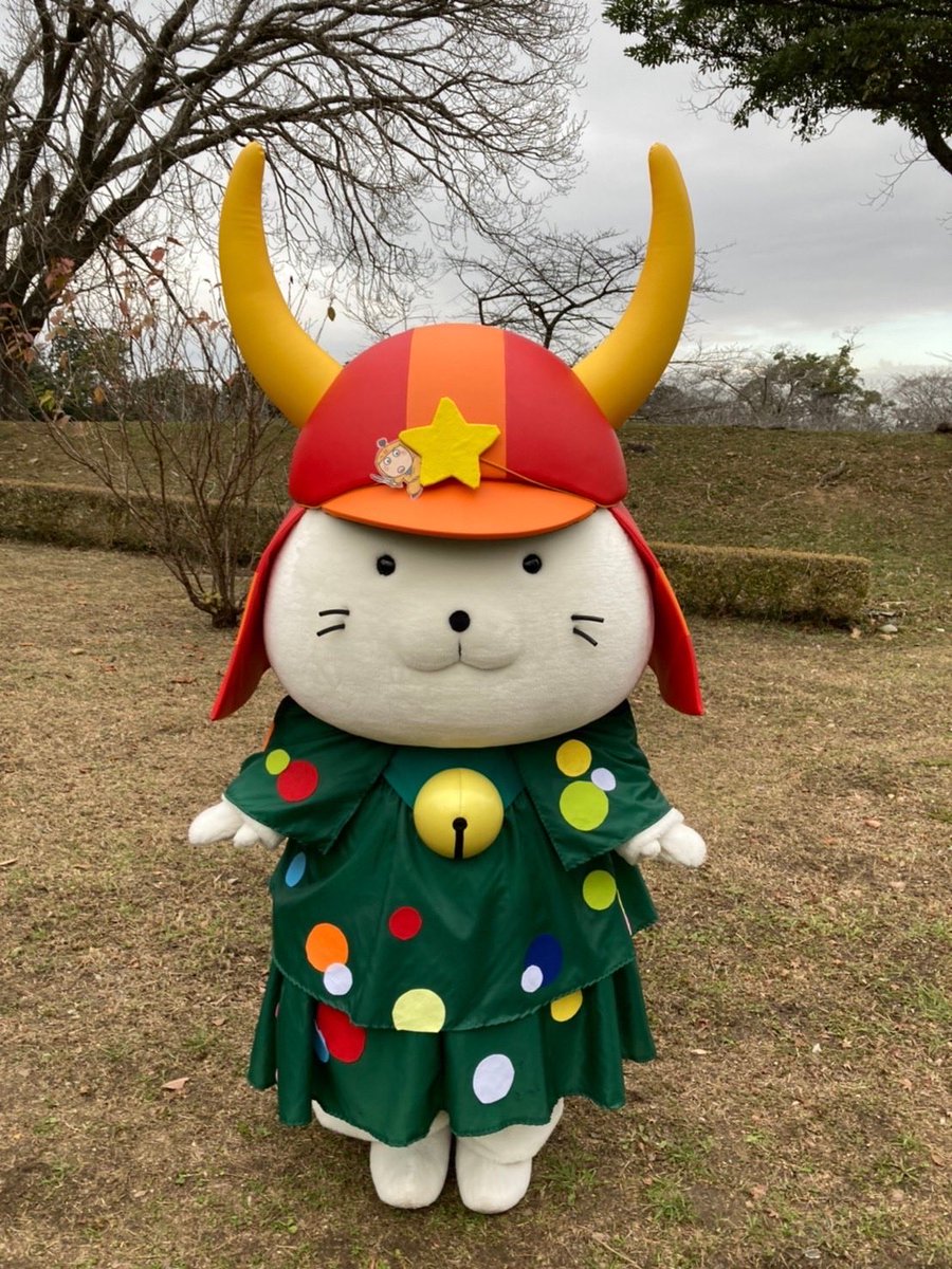 いいのすけ 公式 S Tweet 本日は クリスマスイブ でござるね ツリー に扮した ひこにゃん 殿はうきうきと楽しそうでござったよ そして もへろん 殿が描く ひこにゃん殿の新規イラスト第5弾を本日お披露目をしたでござる 皆さま見てくださったでござる