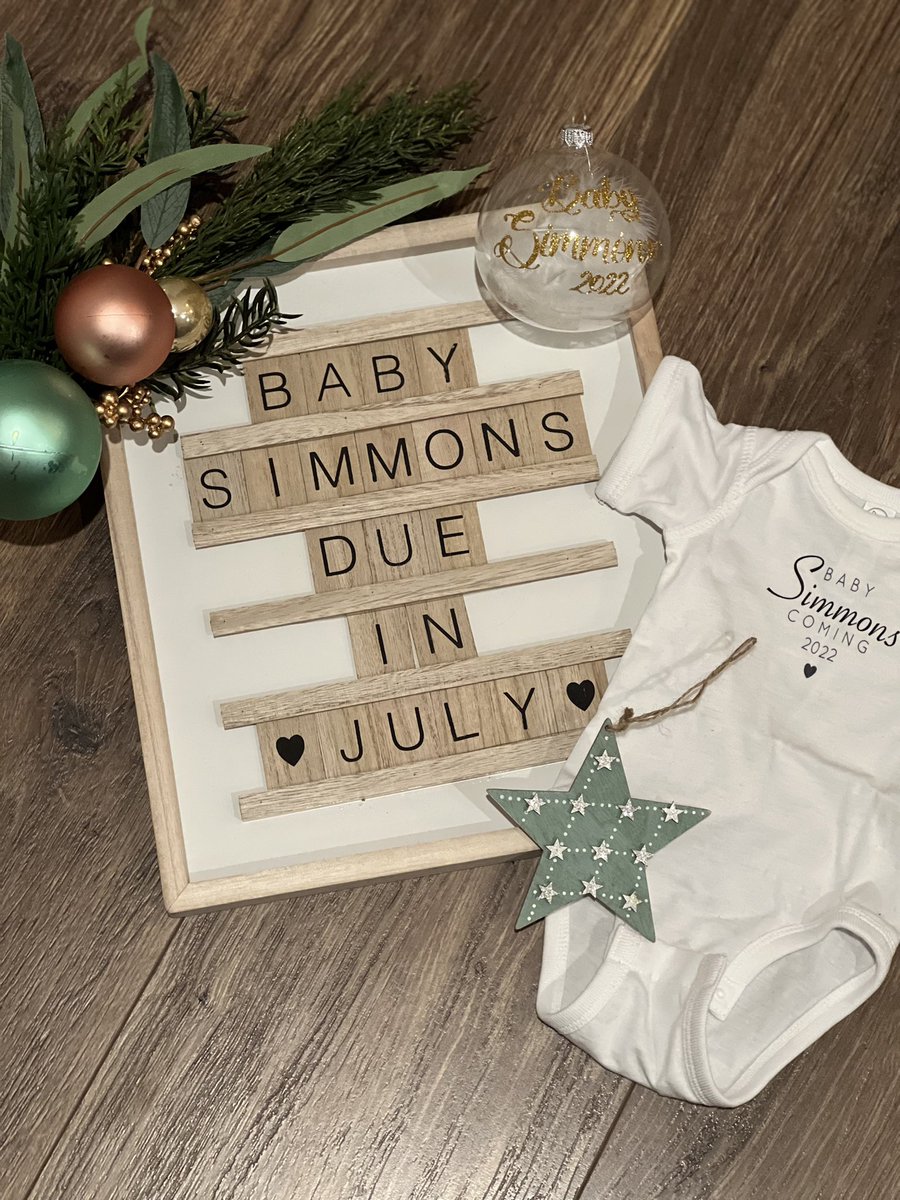 Bennysimm's tweet photo. Our greatest gift is due to be unwrapped early July ❤️

Merry Christmas everyone 🎅🏼 https://t.co/LVhooilLdq
