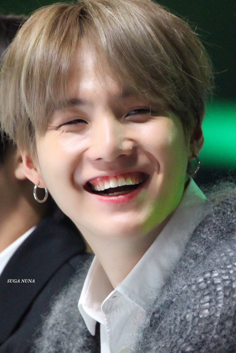 IMehduri's tweet photo. Get well soon by💜🤧😭😭😭😭gwenchana it's gonna be alright okay🤗💜i love you min yoongi🥰
#MINYOONGI #YOONGI #getwellsoonsuga #borahae https://t.co/wrAq5cdHF7