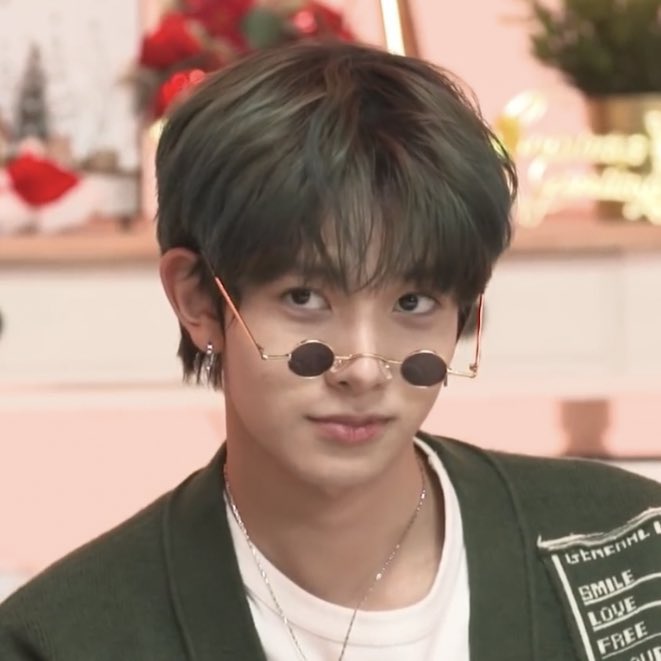 เราก็มีครับheeซึงแว่น จะเอาแว่นไหนล่ะ