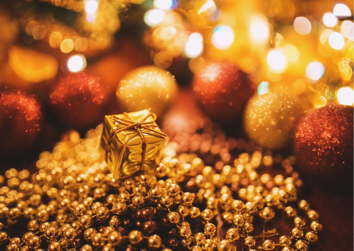 🥳🎁Heute gibt es Geschenke! Die Industrieanzeiger-Redaktion wünscht Ihnen einen wundervollen Heilig Abend. #weihnachten #christmas #zeitmitderfamilie