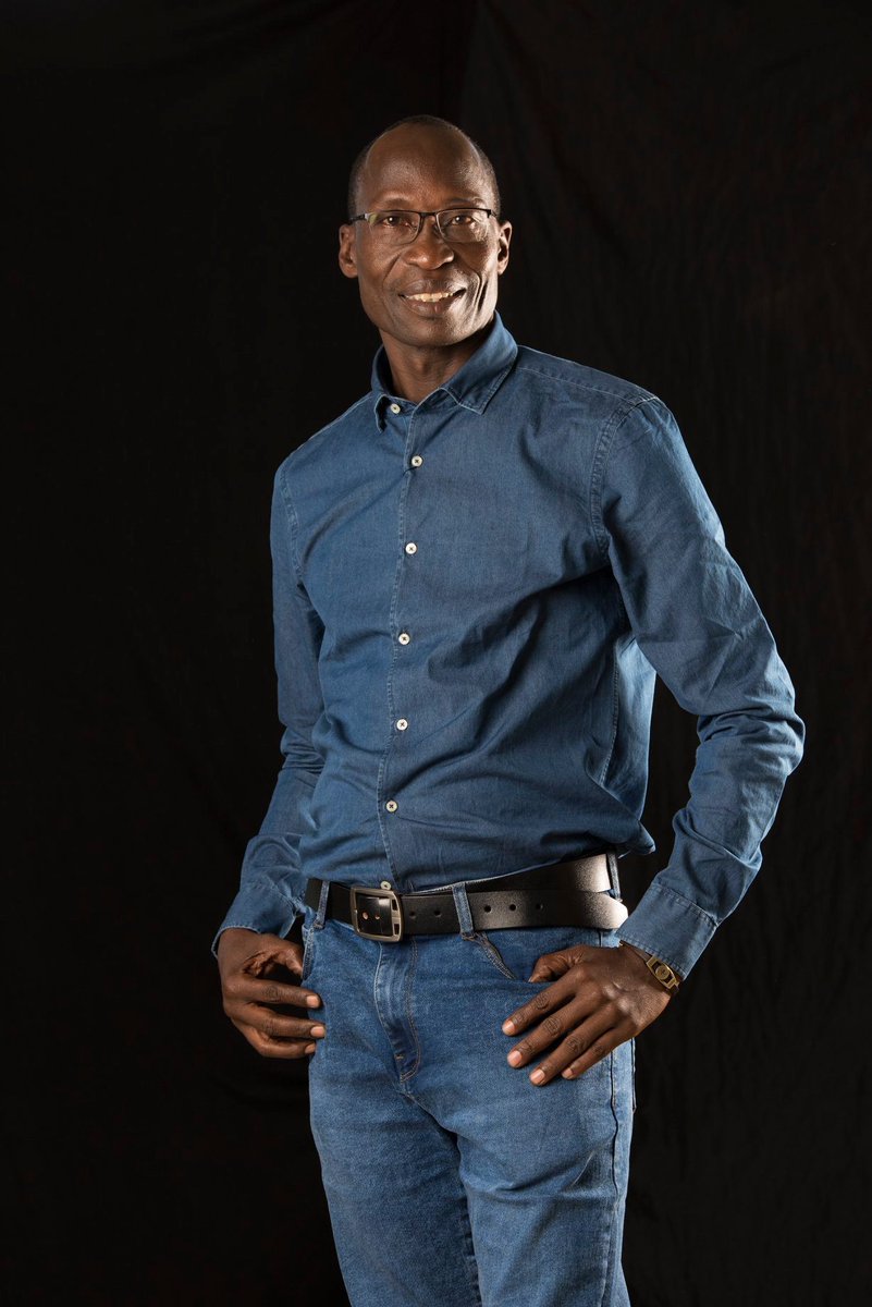 radiomaisha's tweet photo. Sending you good vibes🎄🎁, welcome to Maji Makuu na @babuwaks. Saa nne hadi sita usiku. #MajiMakuu https://t.co/O24dmilyxZ