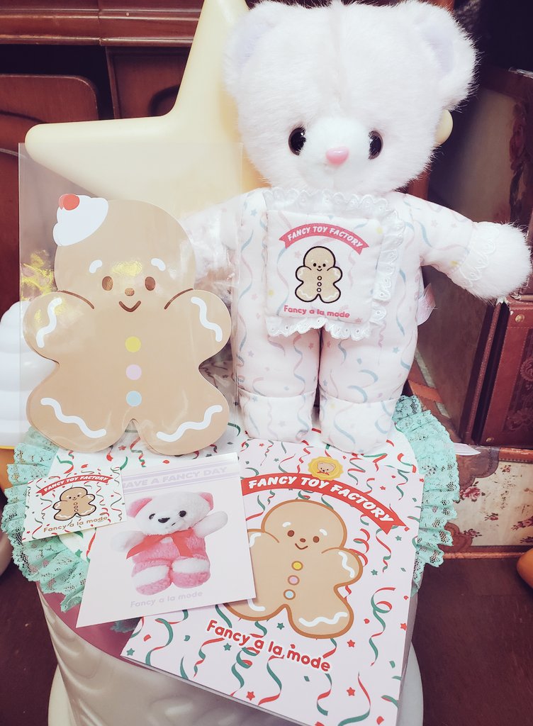 d_w_munano's tweet photo. #fancyalamode (@fancy_YOUME)様より可愛い子達が届きました👏めちゃくちゃ可愛い‼️くまちゃん胸の所が絵本になってるのほんとに素敵です📖ミニマットイスにぴったりだ😍ジンジャーマンカードもほんとに可愛い🍪もっと欲しい😂ミニ冊子やシール、メッセージもありがとうございました✨大切にします💓✨ https://t.co/HDQFP4NtPU