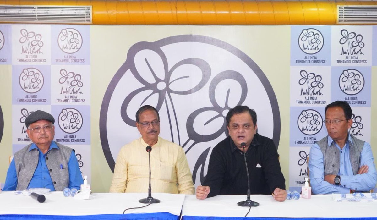 AITCofficial's tweet photo. We extend a very warm welcome to Shri Binay Tamang and Shri Rohit Sharma who joined us today in the presence of Shri @basu_bratya and Shri @GhatakMoloy.

Together, we will work towards the welfare of all people residing in the North Bengal region! https://t.co/sNeWOvWHn4