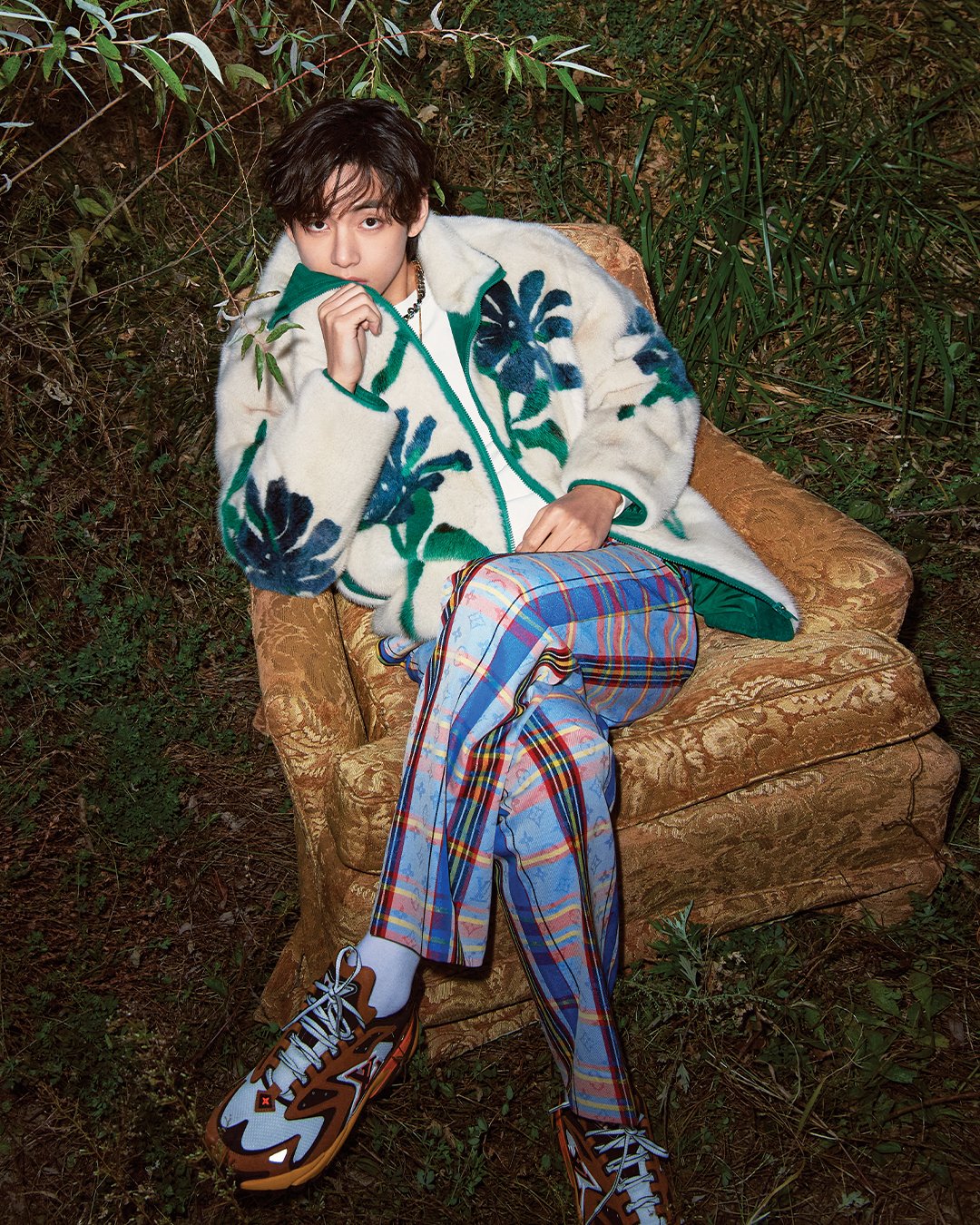 Louis Vuitton on X: #Jin in #LouisVuitton. The @bts_twt member and House  Ambassador is photographed for the January 2022 Special Editions of  @VogueKorea and @GQKorea in pieces from the #LVMenSS22 Collection by