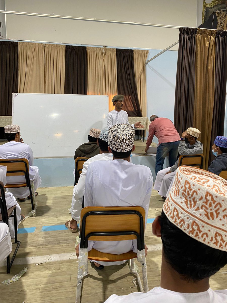 في إطار فعاليات التوجيه المهني استقبلت المدرسة أحد خريجي الكلية العسكرية الخريج حمد بن عيسى السنيدي حيث تم في هذه الفعالية مناقشة الطلبة عن الكلية وما تتميز به من حيث الدراسة والخدمات والارتباط الأكاديمي  والمواد المطلوبة لتخصصات الكلية المختلفة.