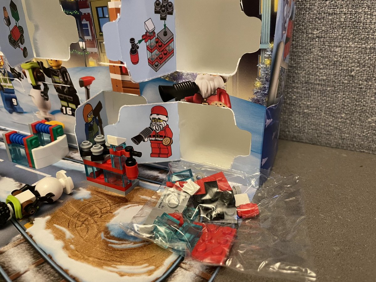 Disappointment is having waited all advent to find #Lego Santa Fendrich in his Advent calendar only to find a duplicated Day 15 fire equipment as above instead! Distraught 4yo alert!
<a href="/LEGO_Group/">LEGO</a> help!