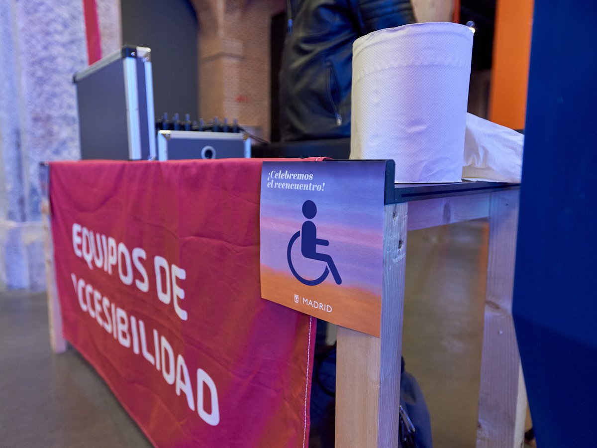 🙌🏽 <a href="/mariayfeu/">maría yfeu</a> y su estilo inconfundible en el concierto de ayer en @CondeDuqueMAD

La programación de #NavidadMadrid2021 tiene diversas medidas de accesibilidad diseñadas con especial atención a la inclusión, calidad y seguridad.
 
Más info #Accesible👉🏽 cutt.ly/oUdNEJt