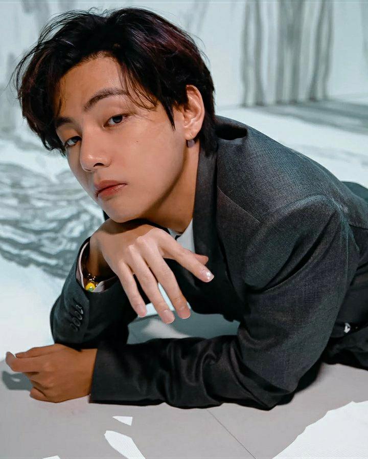 BTSMexico_twt's tweet photo. @ManNexusNews @BTS_twt @Mingukiie13_ @TaehyungPeru @TAE__ARG @Taehyung_Spain TAEHYUNG YOU’RE SO FINE 😭 https://t.co/4QKO5Olhu6
