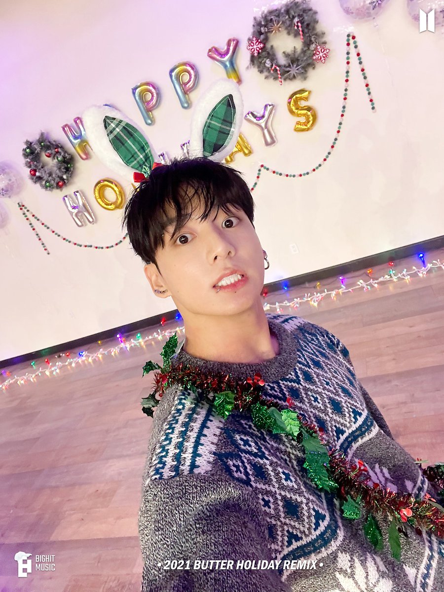 BTSItalia_twt's tweet photo. 📷| BTS ARMY! Happy Holidays~❤︎
✨ Maknae line ✨

Gallery completa:
🔗 https://t.co/FqpykKw9es https://t.co/L5Jl34ZBgs