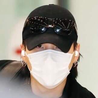 ManNexusNews's tweet photo. #BTS NEWS🗞️: 

#yoongi ha llegado a Corea 🇰🇷

Ahora tenemos a los 7 tannies juntos 💕♥️~

Su cabello lo amo, está largo!!!!! 😍😍😍~ https://t.co/YDExu8lyGb