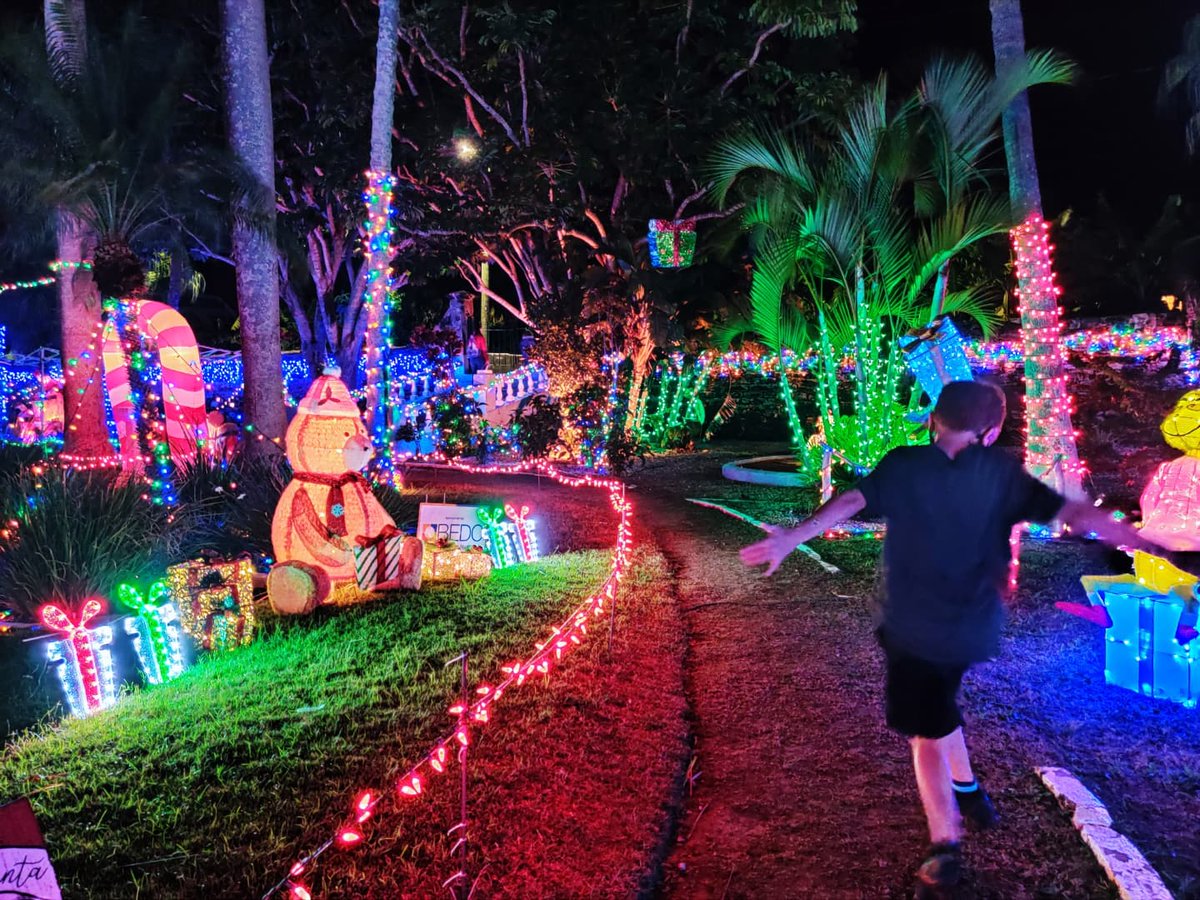 Spent the evening walking around looking at Christmas lights. It's weird having no snow for the holidays so we are working extra hard to do things like this with the kids over the past week. Today's adventures were good for us all 🎄