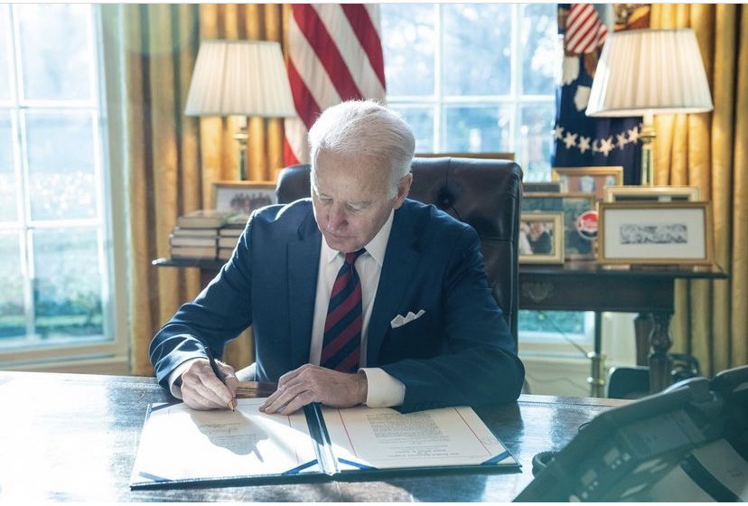 CallMeAl_94's tweet photo. “Dear @santa, I have been a very good boy this year. Especially since I stopped sniffing people. For Christmas, I would love to legalize marijuana. Xoxo, Joe” https://t.co/erHG5C6Zjw