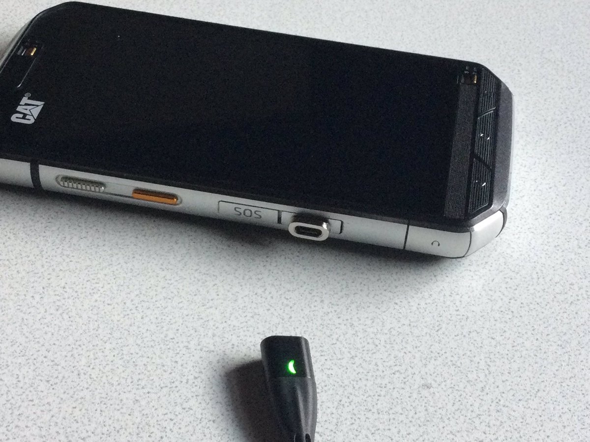 gek1d0life's tweet photo. @lifejc1ene フタ取れた😭
穴開けた、シーリングしてマグネットコネクタぶち込んだ!
充電がラク。
#EWISE https://t.co/zUUPq23qQK