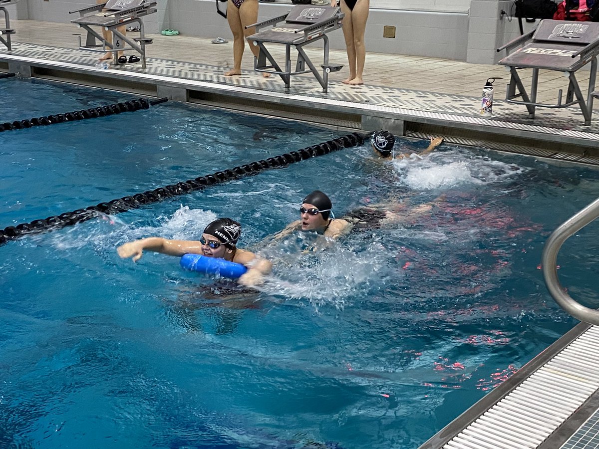 FZS_SwimandDive's tweet photo. End 12 days of Christmas practice with a little reindeer partner relay. #teamwork #funpractice https://t.co/nhdz0OyKvR