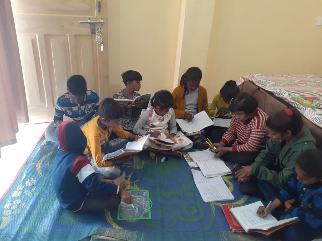 saathfndn's tweet photo. #saathfoundation@Ranchi
Our regular free education class@Mrs Sunita singh@Sunil singh ji ,Ranchi🙏
#saathfoundation #FreeEducation #FreeEducationClass #helpinneed #helpinghands #helping https://t.co/6gNAQvjXSn