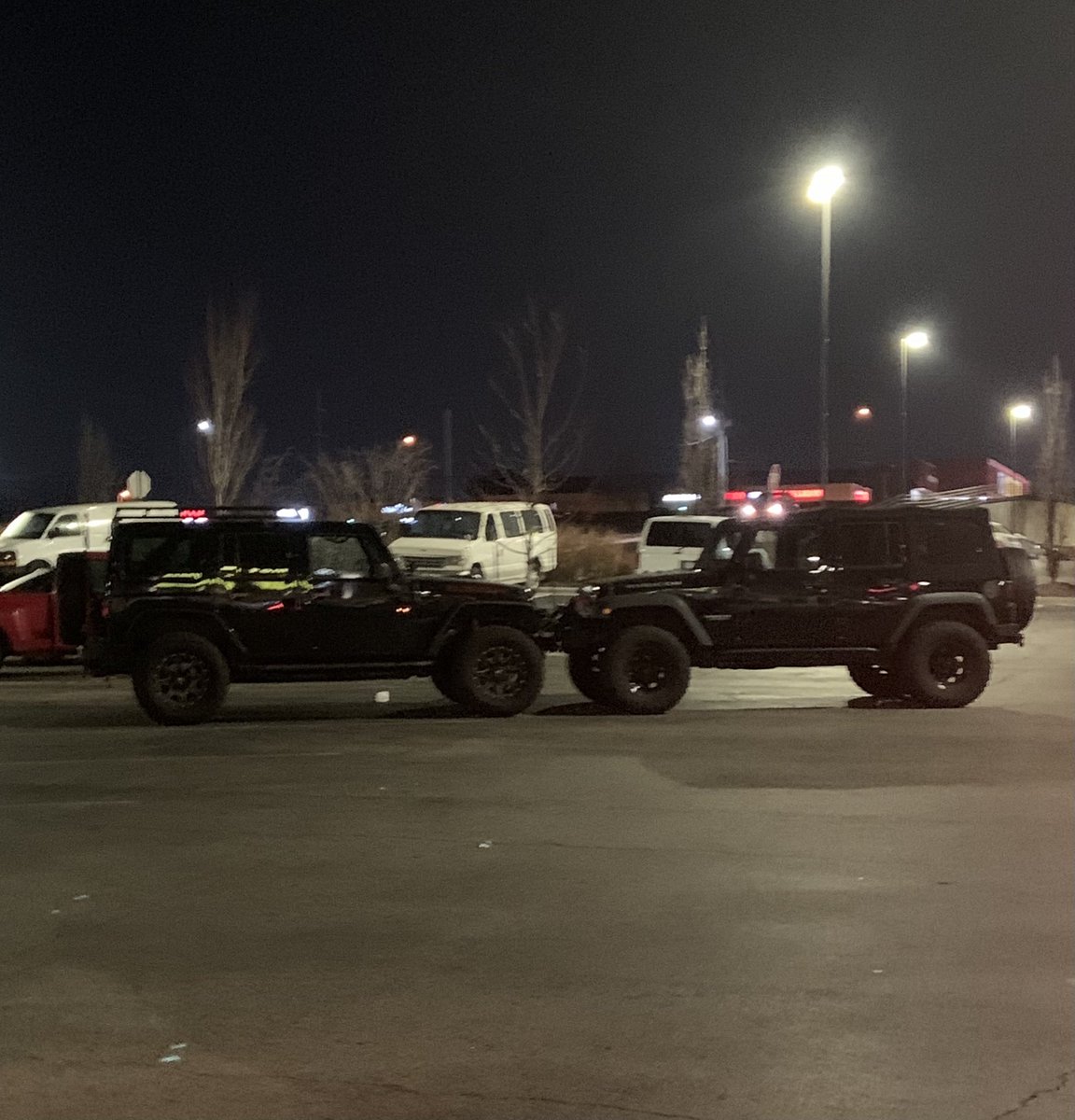 carolineapel's tweet photo. What if we were two Jeeps kissing in the Saver’s parking lot 🥺? https://t.co/qOSt3SqU8L