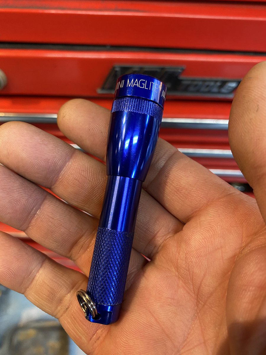 oyakatasama_1's tweet photo. 良いサイズ感だw
1AAA気に入った。クリップが欲しいなぁ。
(なお明るさ
#MINIMAGLITE
#マグライトはいいぞ https://t.co/EAJUGXnC7K