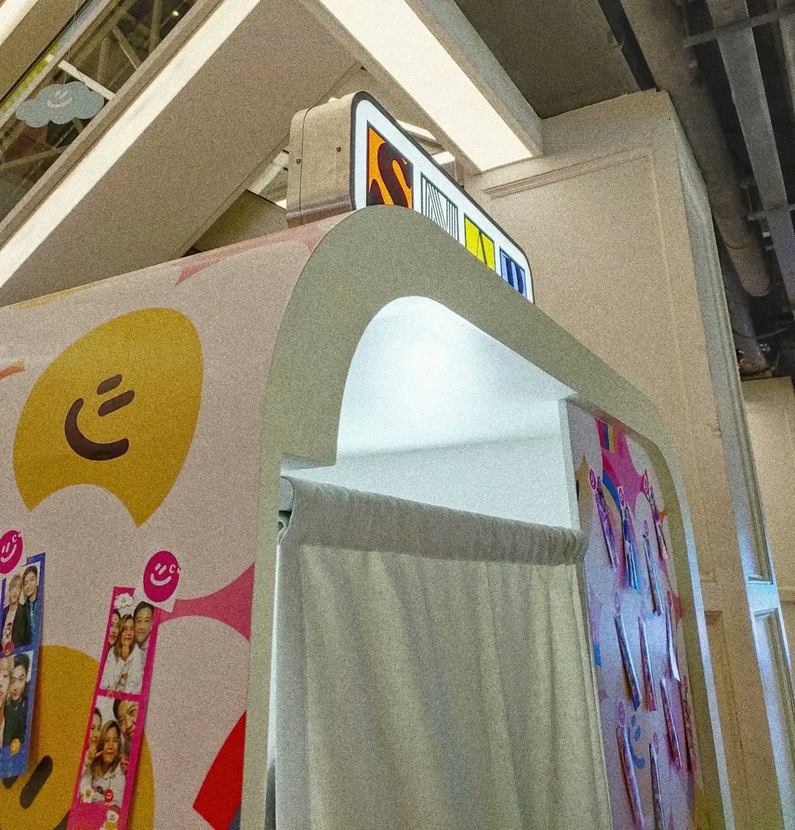 k98sss's tweet photo. เป็น 2 อาทิตย์ที่ไปวนเวียนอยู่ที่นี้ ไปสยามต้องแวะไปที่บูธตลอดได้ของติดมือมาตลอด>< ขอบคุณที่จัดงานนี้มานะพีพี ทำให้ได้เจอพีพีด้วย เก่งมากๆเลยที่จัดงานออกมาได้ดีขนาดนี้ ภูมิใจในตัวพีพีที่สุดเลยยย @ppkritt
#colorsculturebyPPKRITT
#colorsculture
#PPKritt
#CC1stPopUpStore https://t.co/d9gxMlxoMK