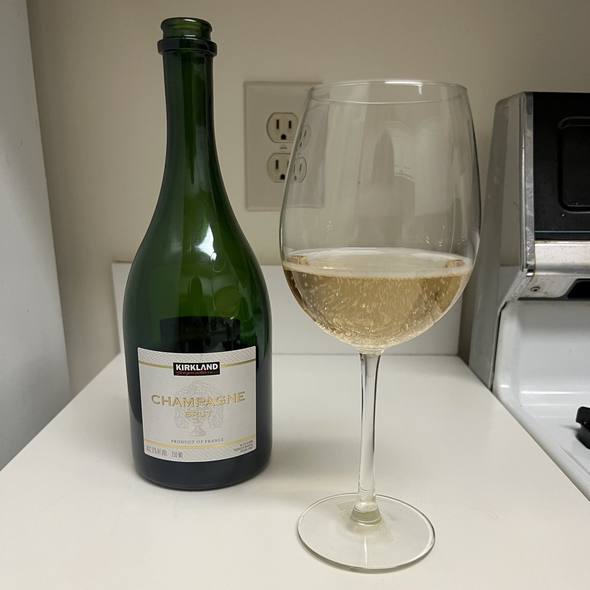 bluesuedeq's tweet photo. #Costco’s Kirkland Signature Champagne is inoffensive and very drinkable but also quite hollow. Fine for $20 but there are better sparkling wine options. #QReview https://t.co/k8NN9510GY