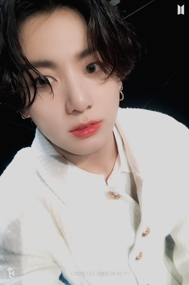btslipsarchive's tweet photo. https://t.co/TLJTbJFHaP