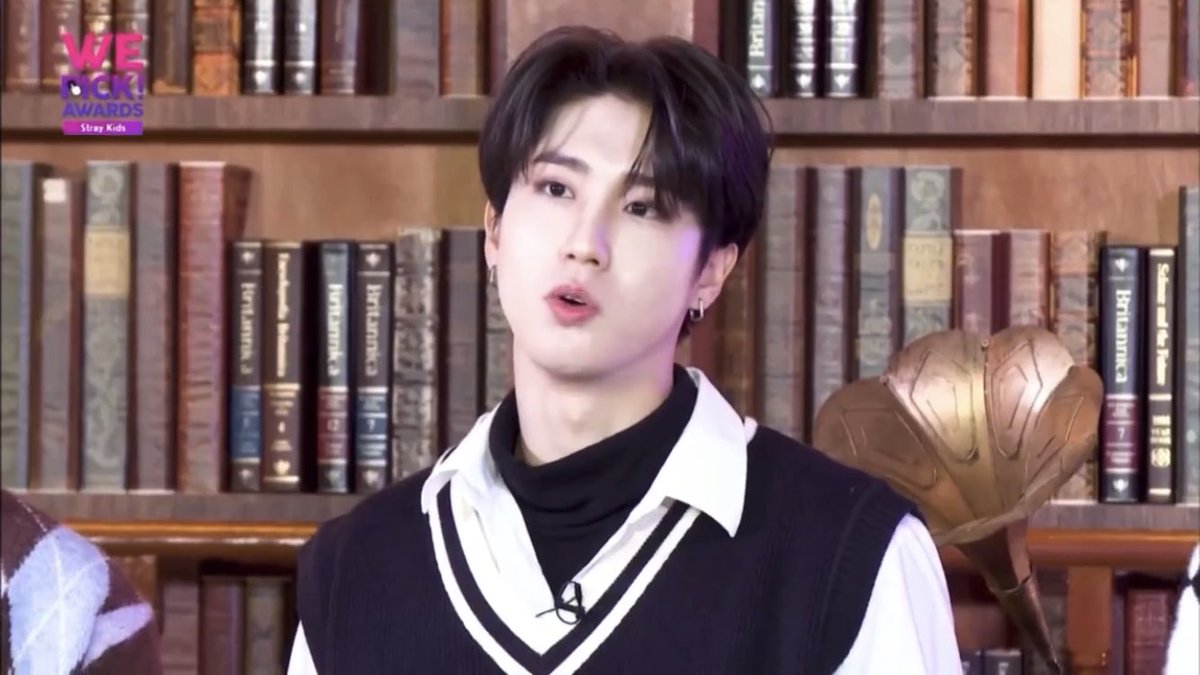 straykidsxzone's tweet photo. Han hablando de Silent Cry:

“Hay bastantes personas en el mundo que están cansadas y se sienten tristes porque no pueden hablar. Es una canción en la que puedes confiar y que te consuela para que no tengas que estar solo con ese dolor" https://t.co/jkKRwKhgFa