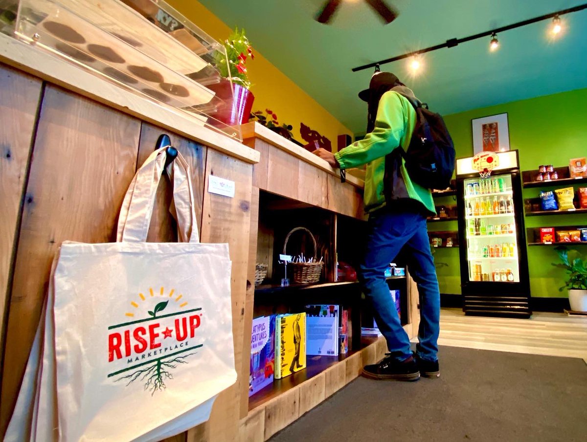 rodriguezponton's tweet photo. #cornerstores are our neighbourhoods’ hearts and souls❤️. We’re very lucky to still found them in #eastvan. Today we discover @riseupmarketplace and we strongly recommend their #jamiacanpatties, we will visit them again to try their #coffee and other products. #myvancouver https://t.co/rtGdsMWDvq